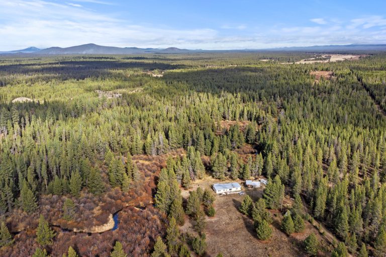 141580 N Hwy 97 – Tranquil Riverfront Home for Sale in Central Oregon